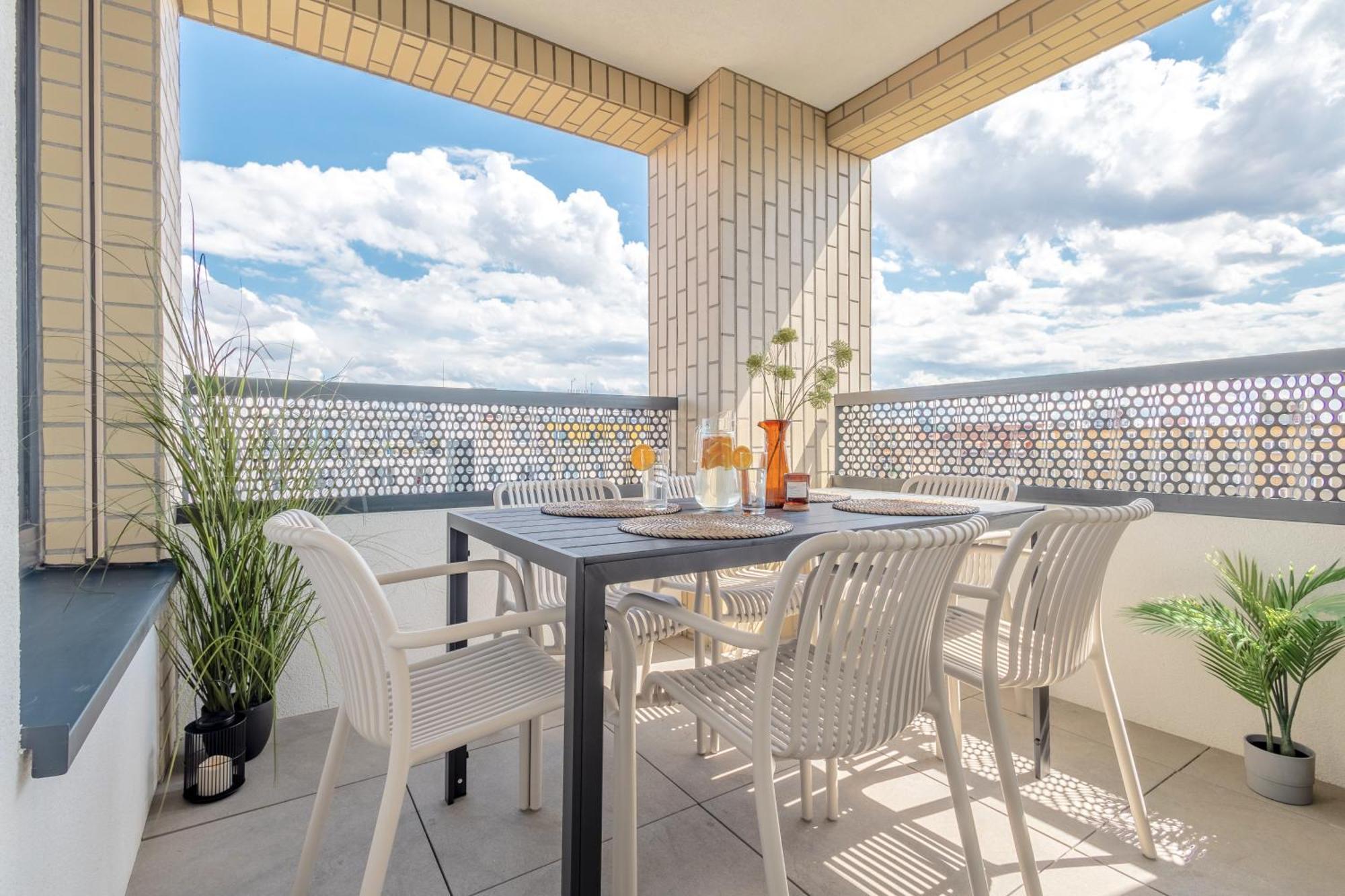 Bright 2Br - 7Th Floor, Balcony, Free Parking By Gravity Prague Appartement Buitenkant foto
