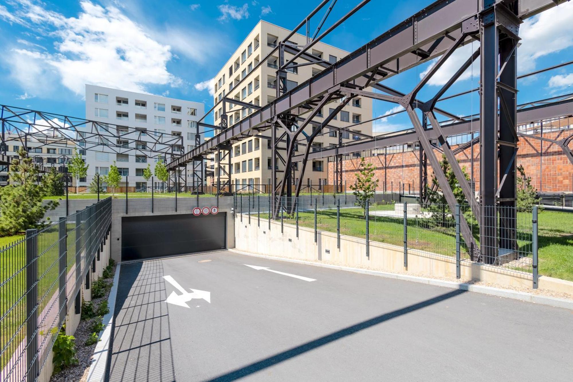 Bright 2Br - 7Th Floor, Balcony, Free Parking By Gravity Prague Appartement Buitenkant foto