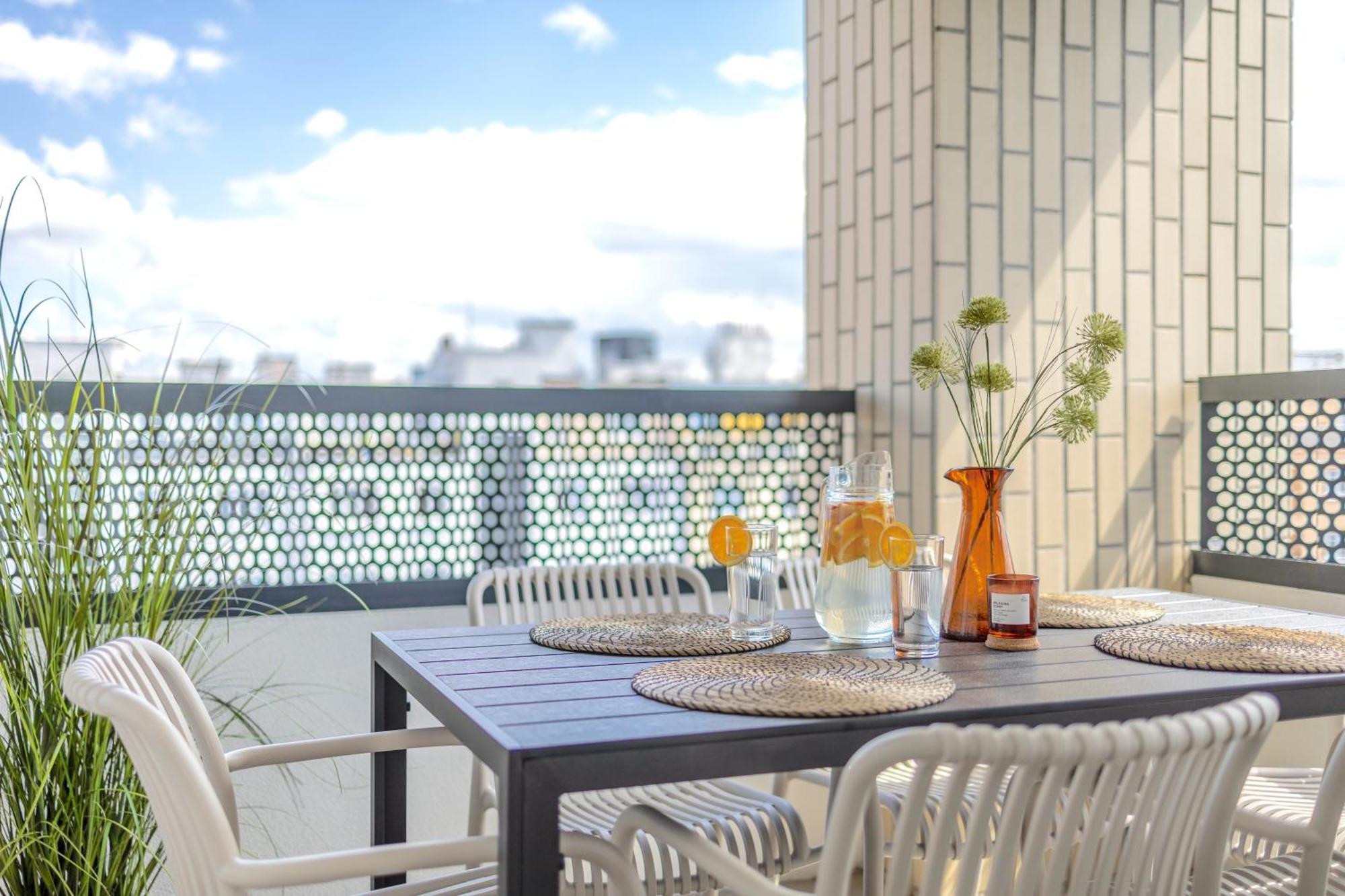Bright 2Br - 7Th Floor, Balcony, Free Parking By Gravity Prague Appartement Buitenkant foto