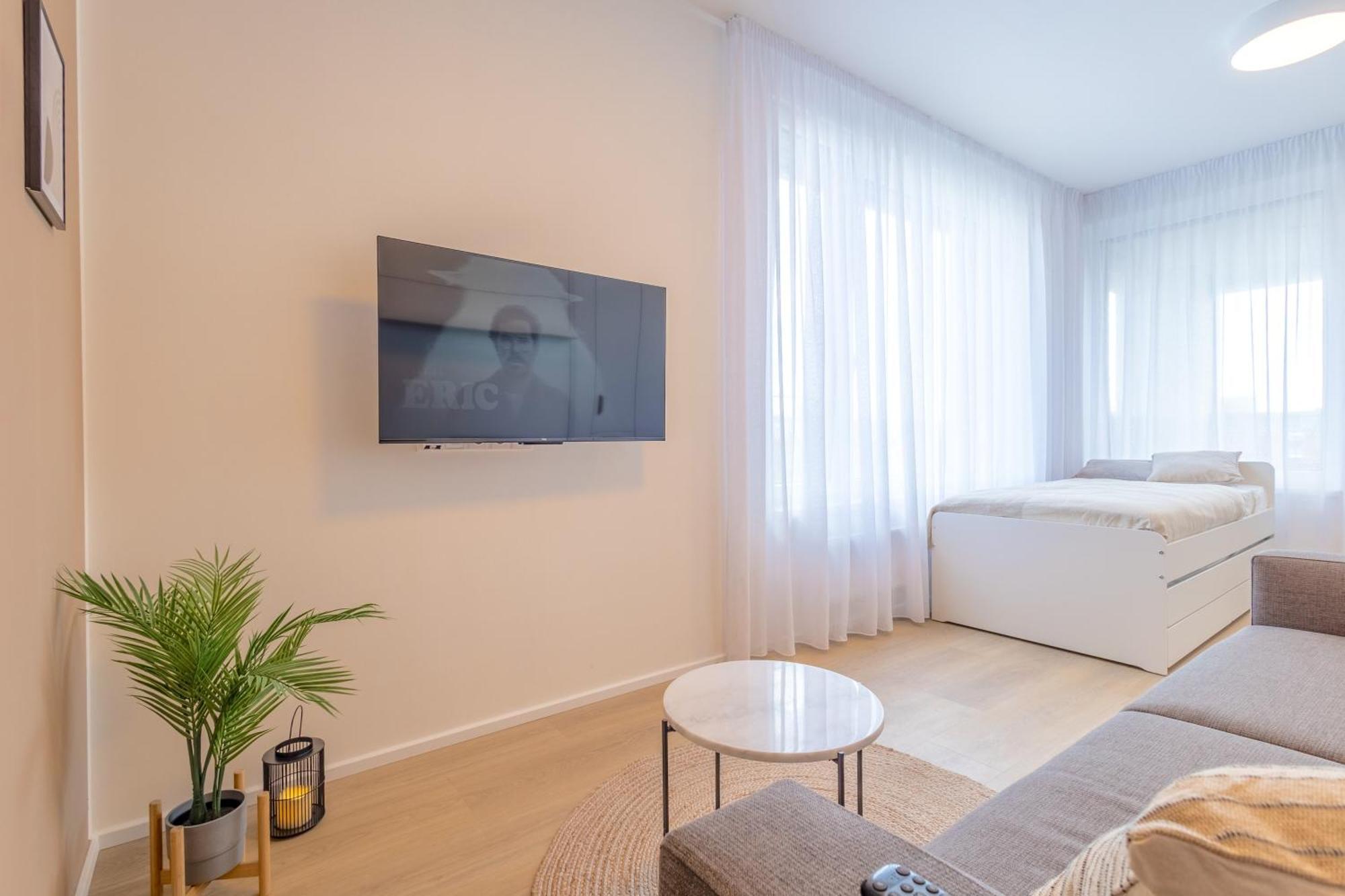 Bright 2Br - 7Th Floor, Balcony, Free Parking By Gravity Prague Appartement Buitenkant foto