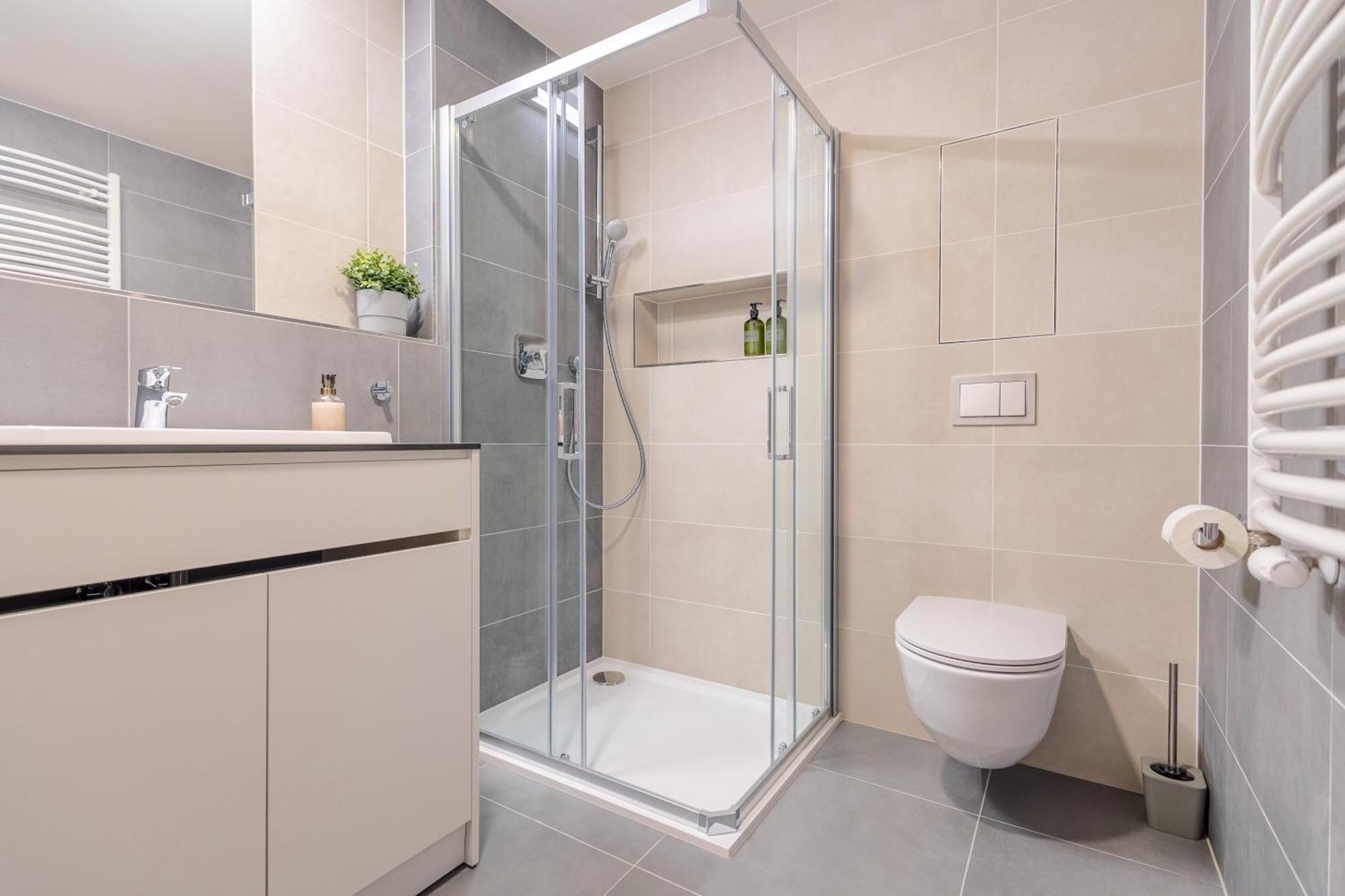 Bright 2Br - 7Th Floor, Balcony, Free Parking By Gravity Prague Appartement Buitenkant foto