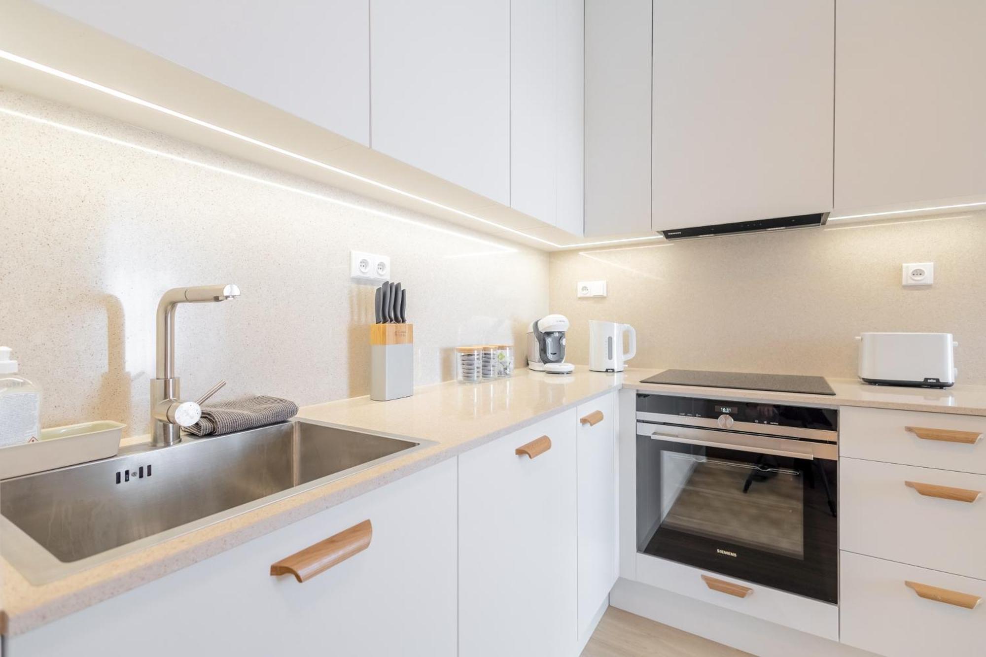 Bright 2Br - 7Th Floor, Balcony, Free Parking By Gravity Prague Appartement Buitenkant foto
