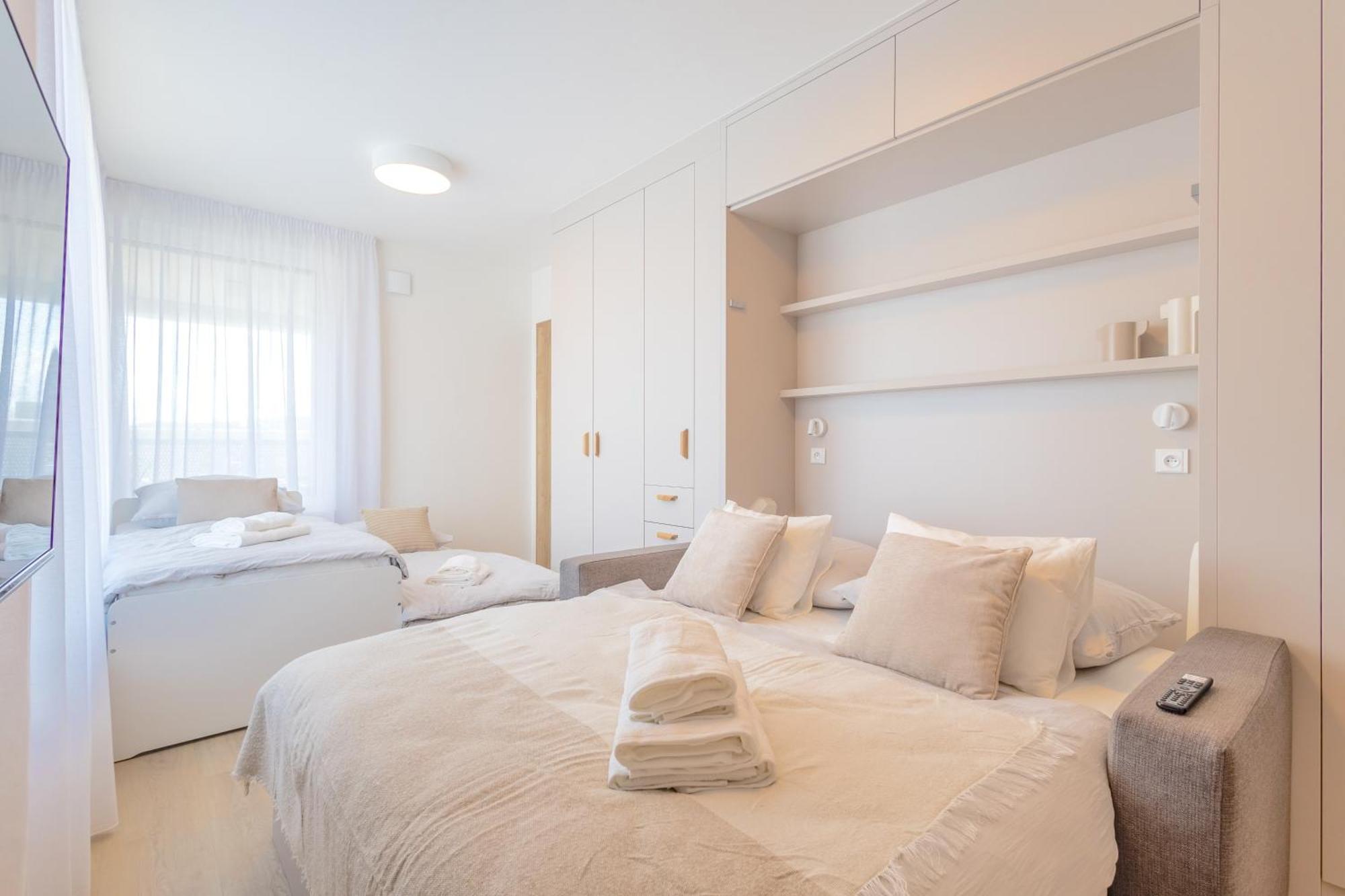 Bright 2Br - 7Th Floor, Balcony, Free Parking By Gravity Prague Appartement Buitenkant foto