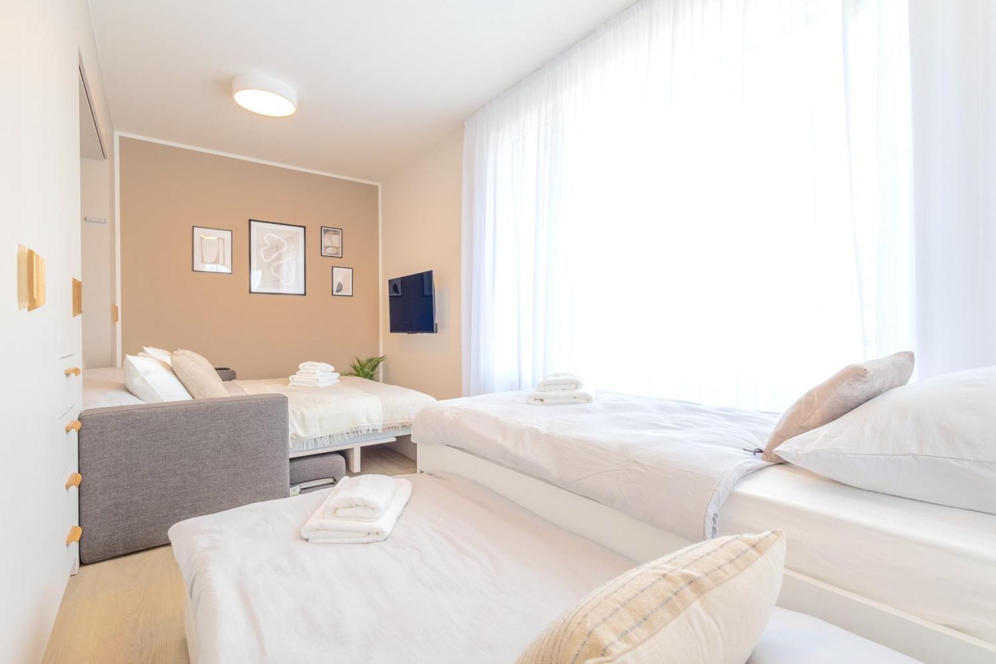 Bright 2Br - 7Th Floor, Balcony, Free Parking By Gravity Prague Appartement Buitenkant foto