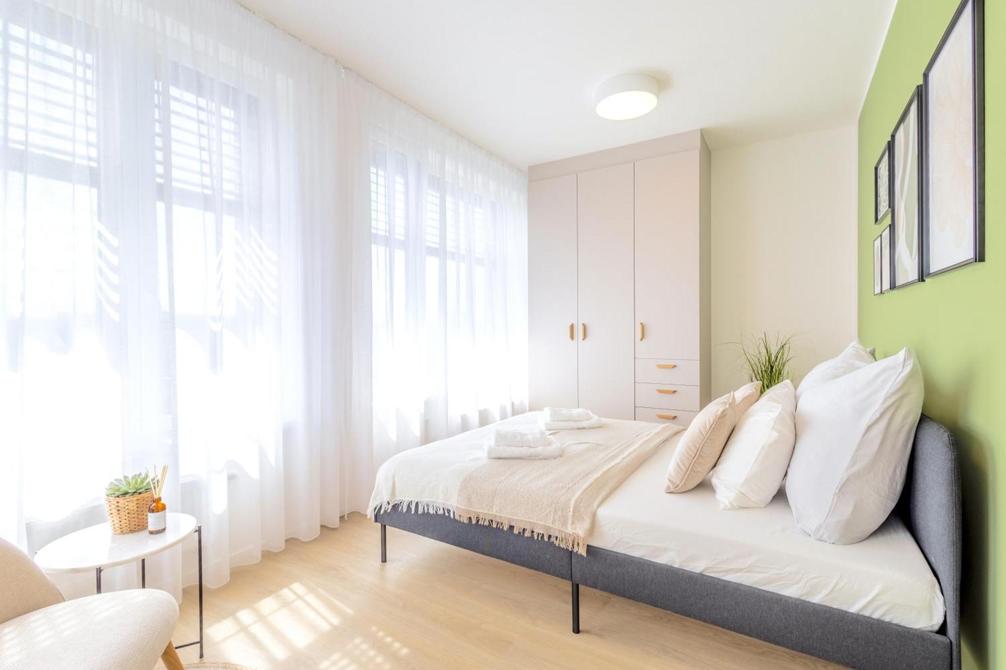 Bright 2Br - 7Th Floor, Balcony, Free Parking By Gravity Prague Appartement Buitenkant foto